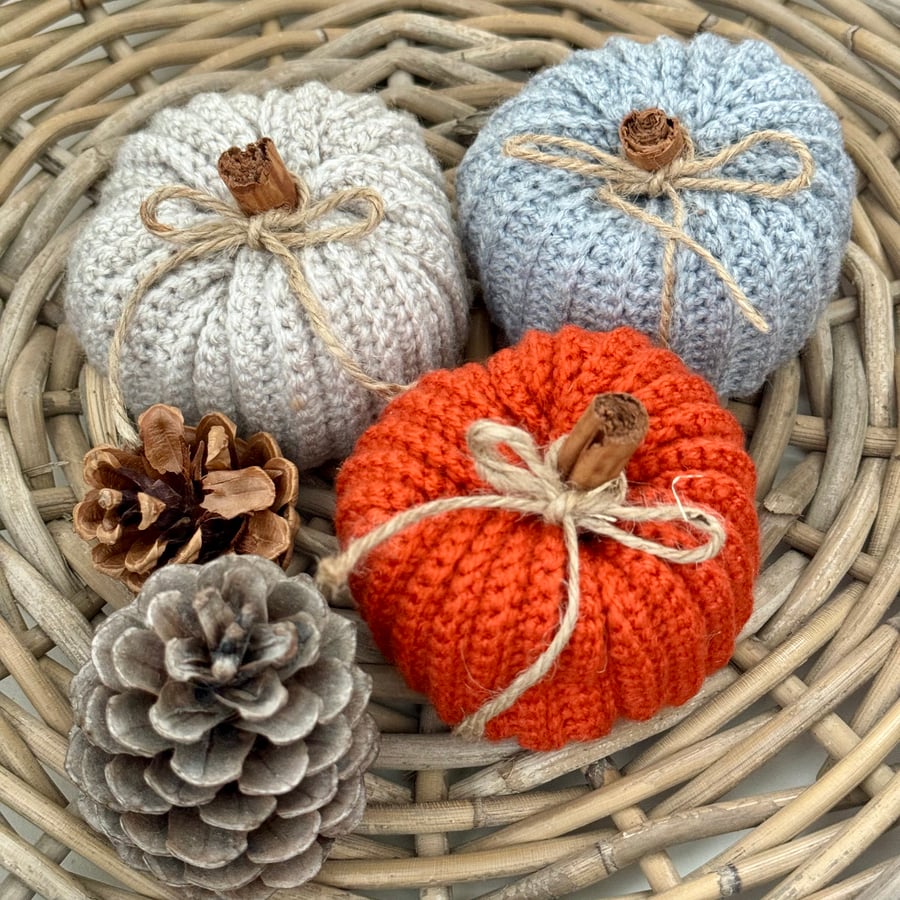 Crochet pumpkins, small pumpkin,  Halloween or Fall decorations 