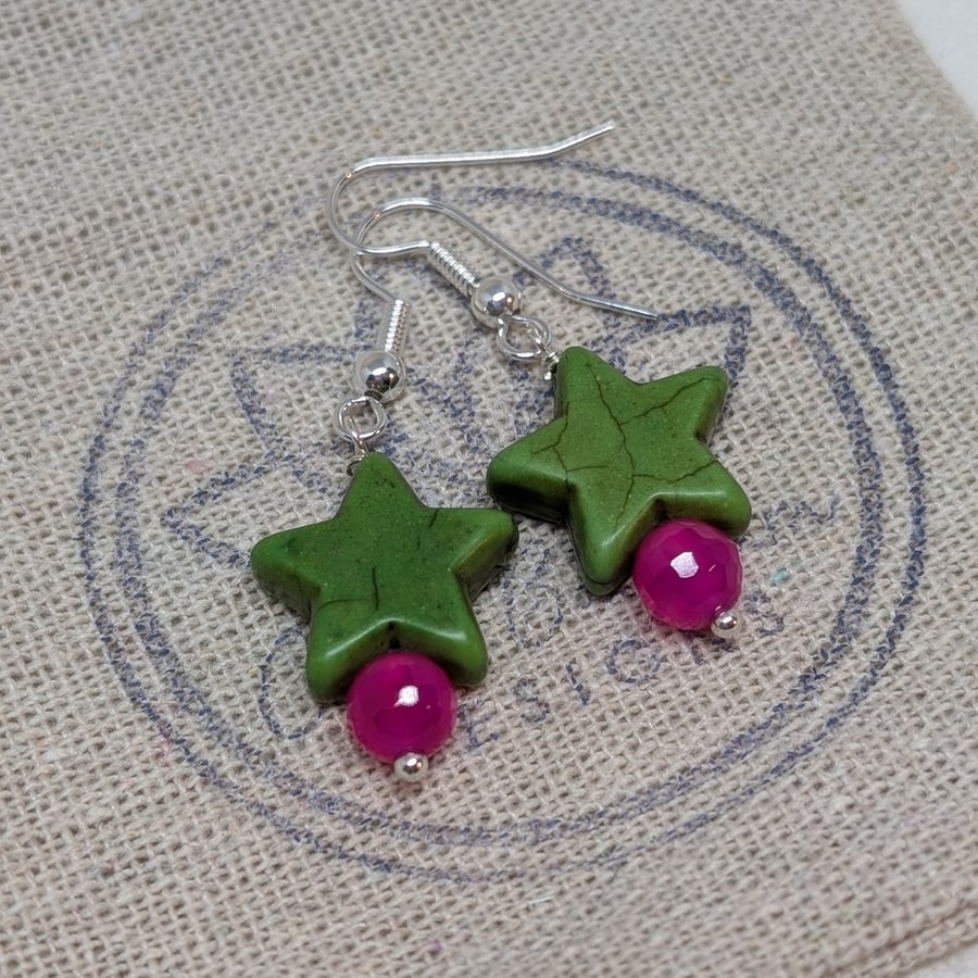 Green howlite stars and pink agate silver plated earrings 