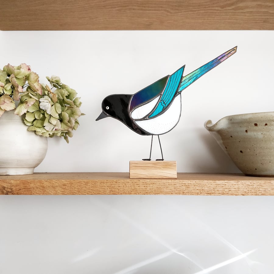 Tail Up Magpie glass sculpture 