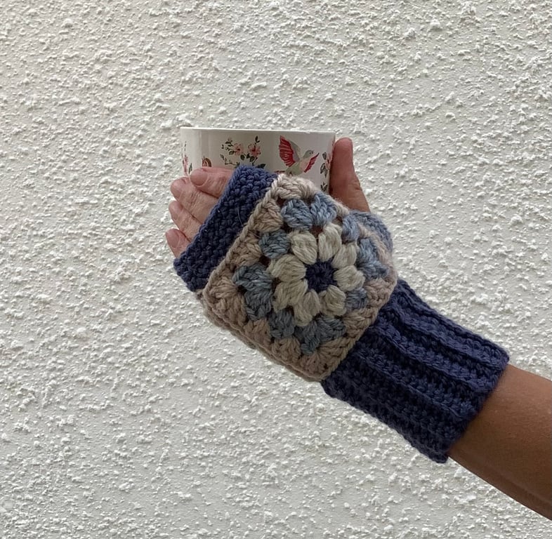 FINGERLESS MITTS , gloves .' Solstice' . Alpaca, wool blend. Blue , beige.