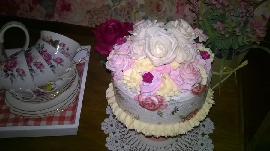 Large Whole Fake Cake Emma Bridgewater Rose Bee design 