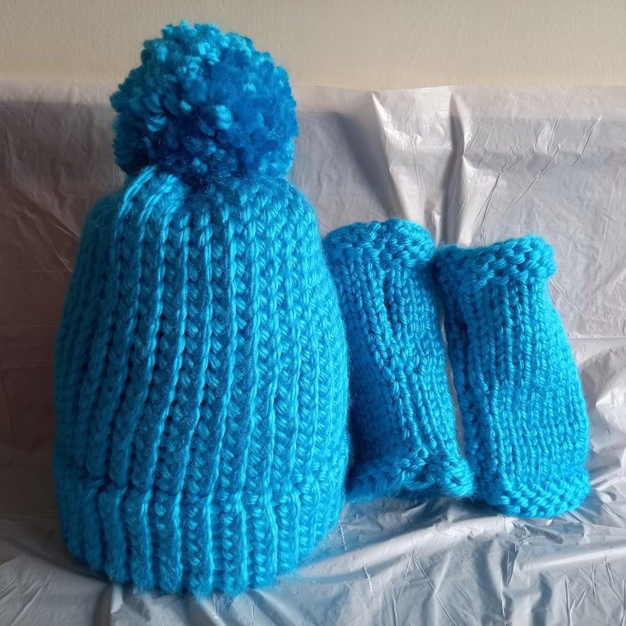 Soft & Warm Woolly Bobble Hat with fingerless mittens - (bright blue) - adult