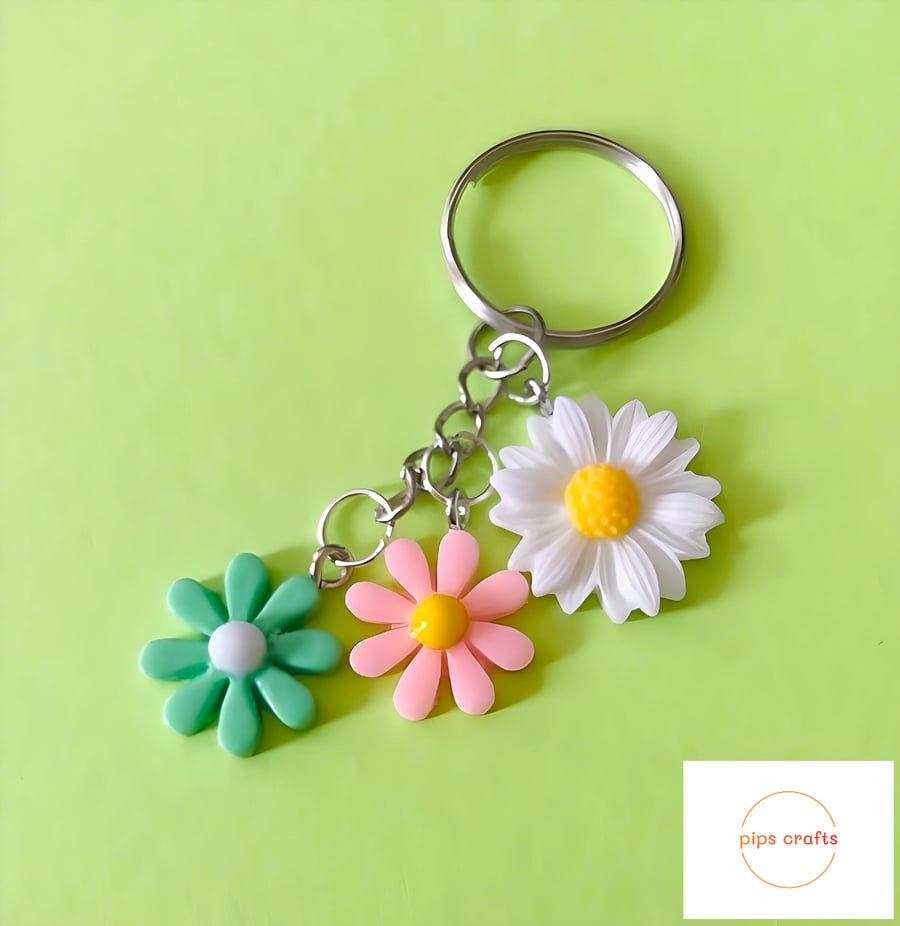 Pretty Daisy Flower Keyring - Keychain, Gift, Secret Santa