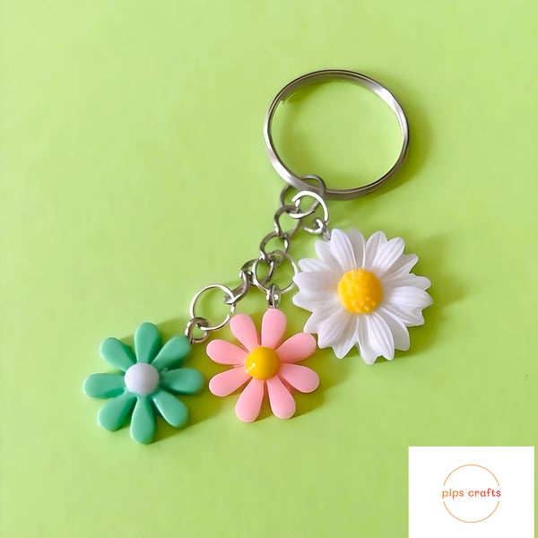 Pretty Daisy Flower Keyring - Keychain, Gift, Secret Santa