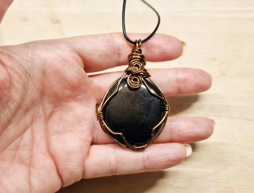 Unisex mens large wire wrap black jet pendant necklace