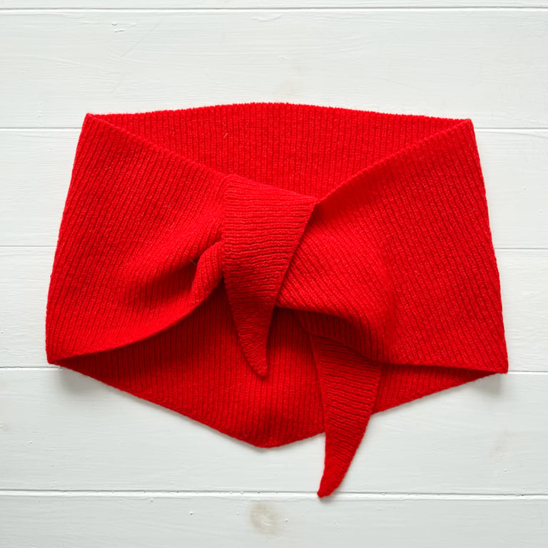 Lambswool neckerchief - red