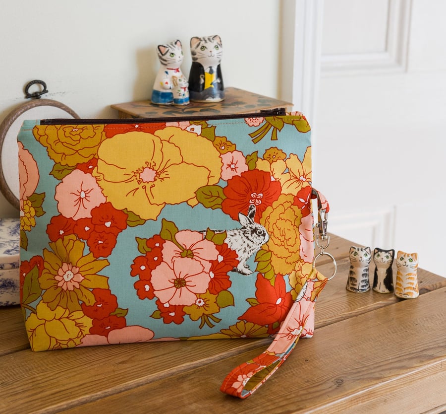 Project bag - a generously sized zipped pouch with detachable wristlet