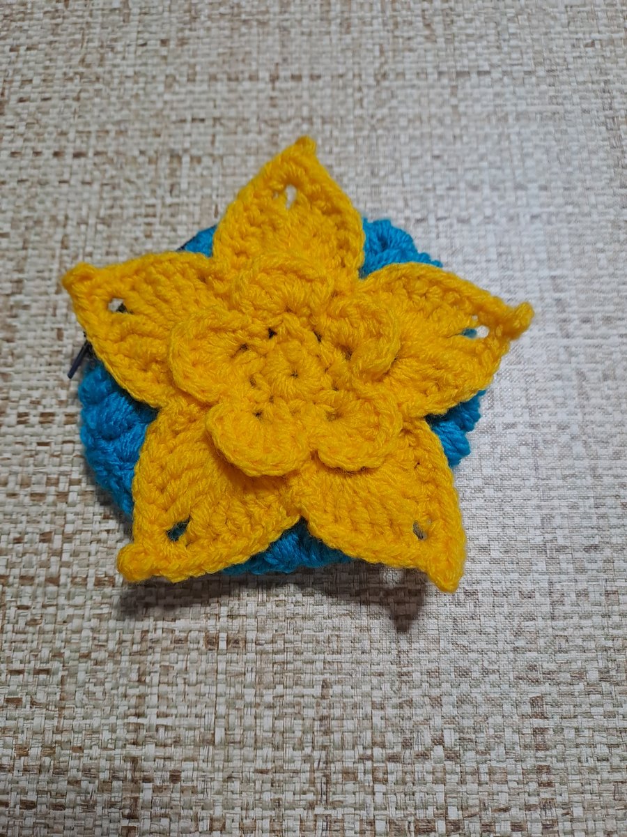 yellow daffodil crochet purse