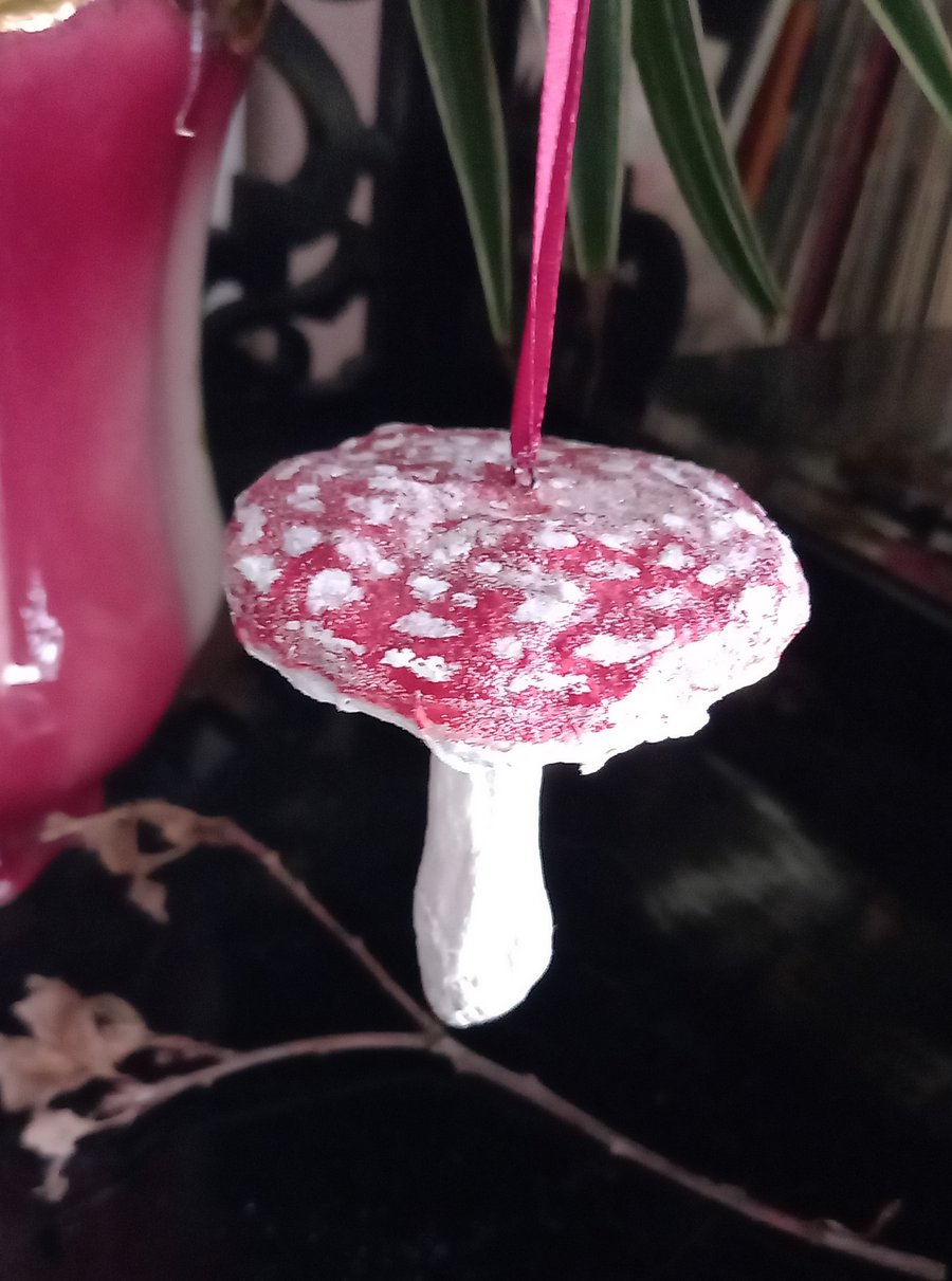 Spun cotton hanging mushroom decoration