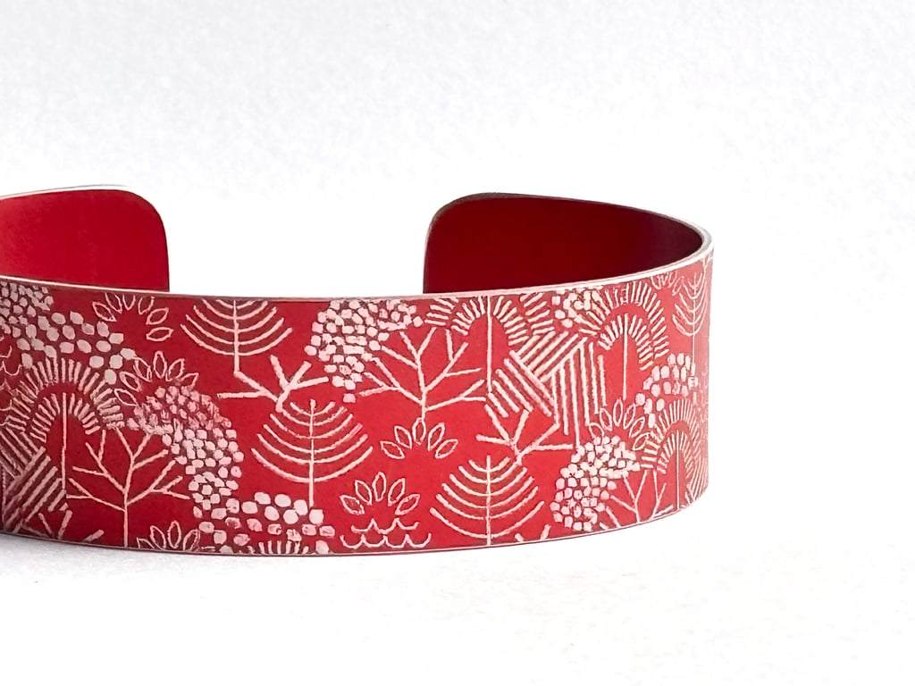 Forest pattern cuff bracelet red