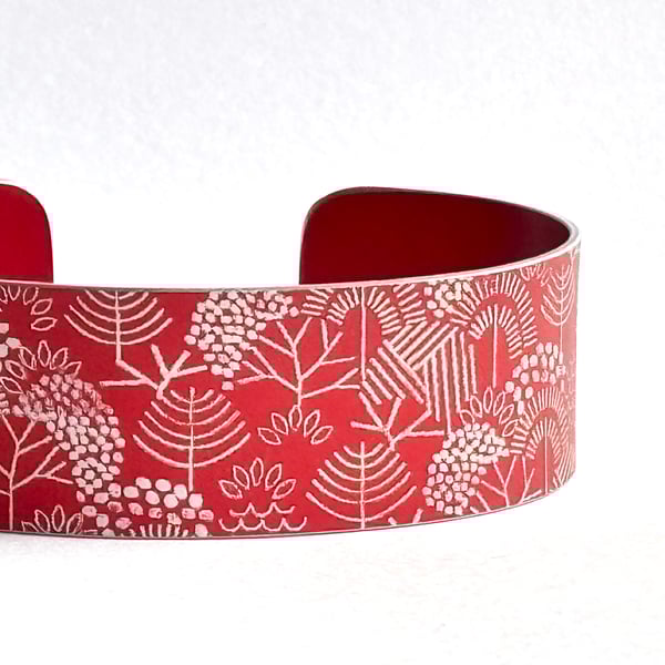 Forest pattern cuff bracelet red