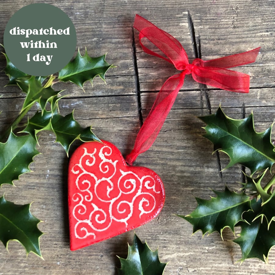 Red heart hanging decorations - medium