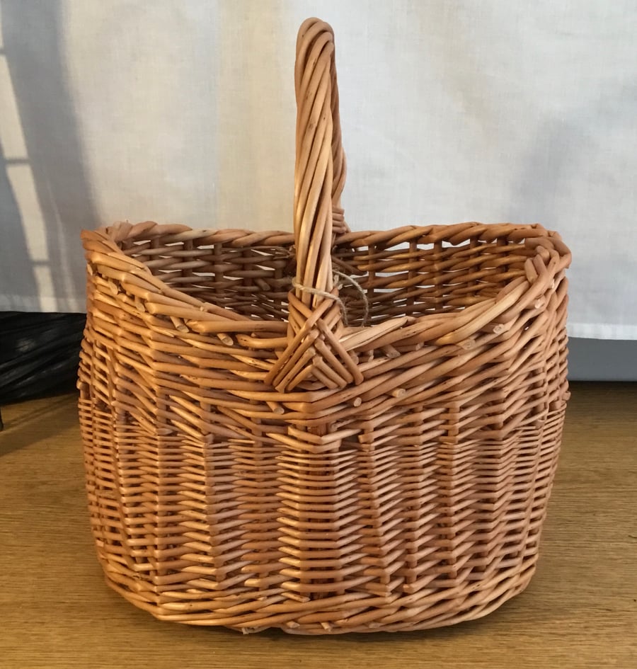 Willow Basket - Handmade in Cornwall - 673