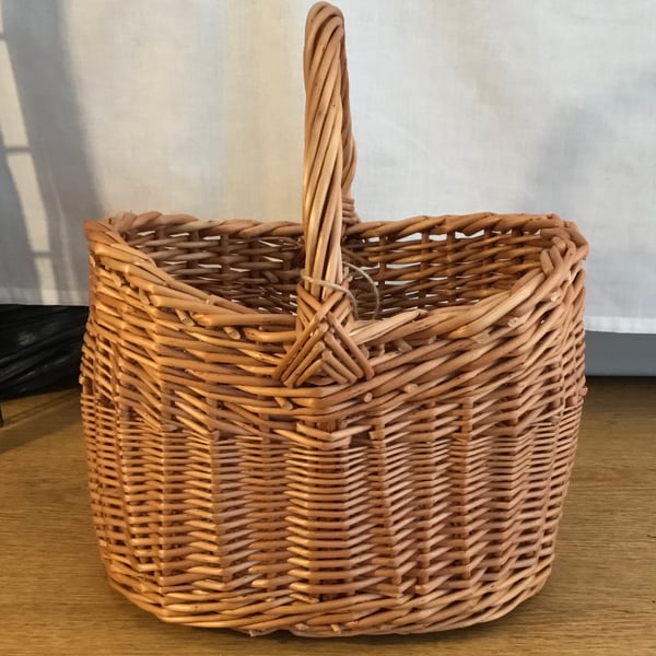 Willow Basket - Handmade in Cornwall - 673