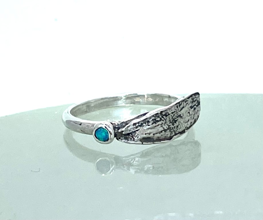 Mistletoe leaf ring 