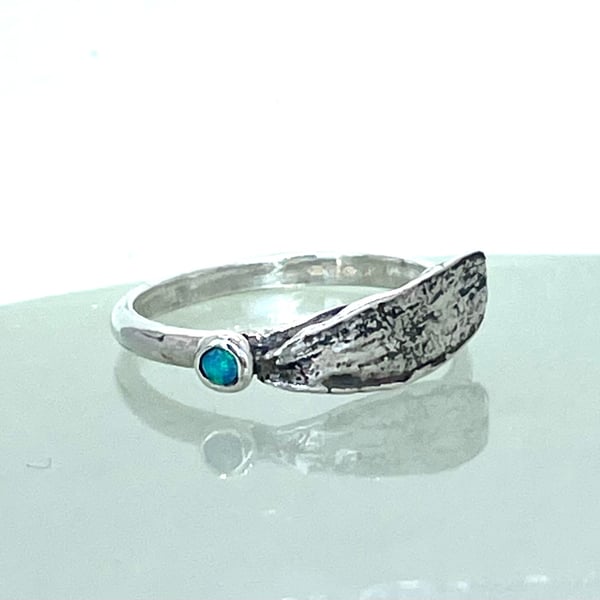 Mistletoe leaf ring 