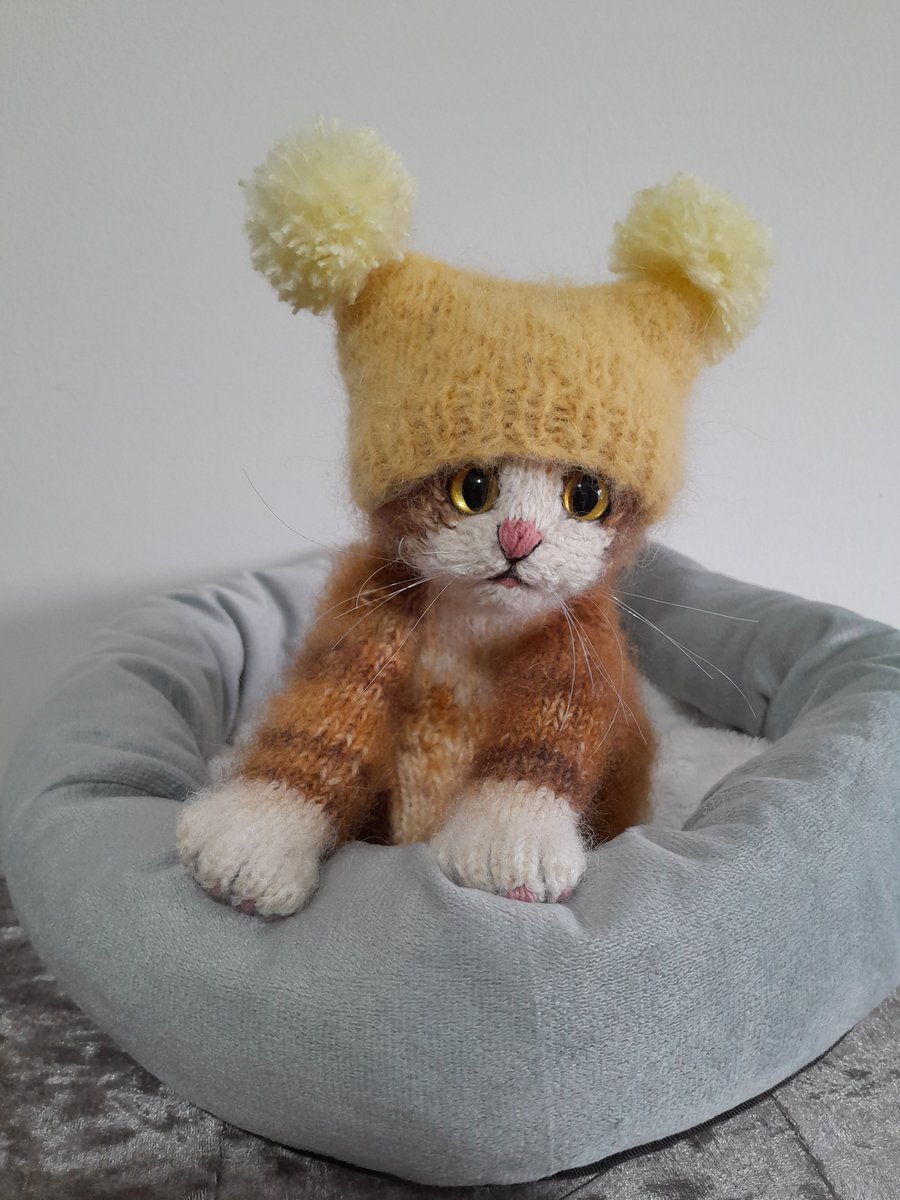 Tortoiseshell Kitten, dotpebblesknits design 