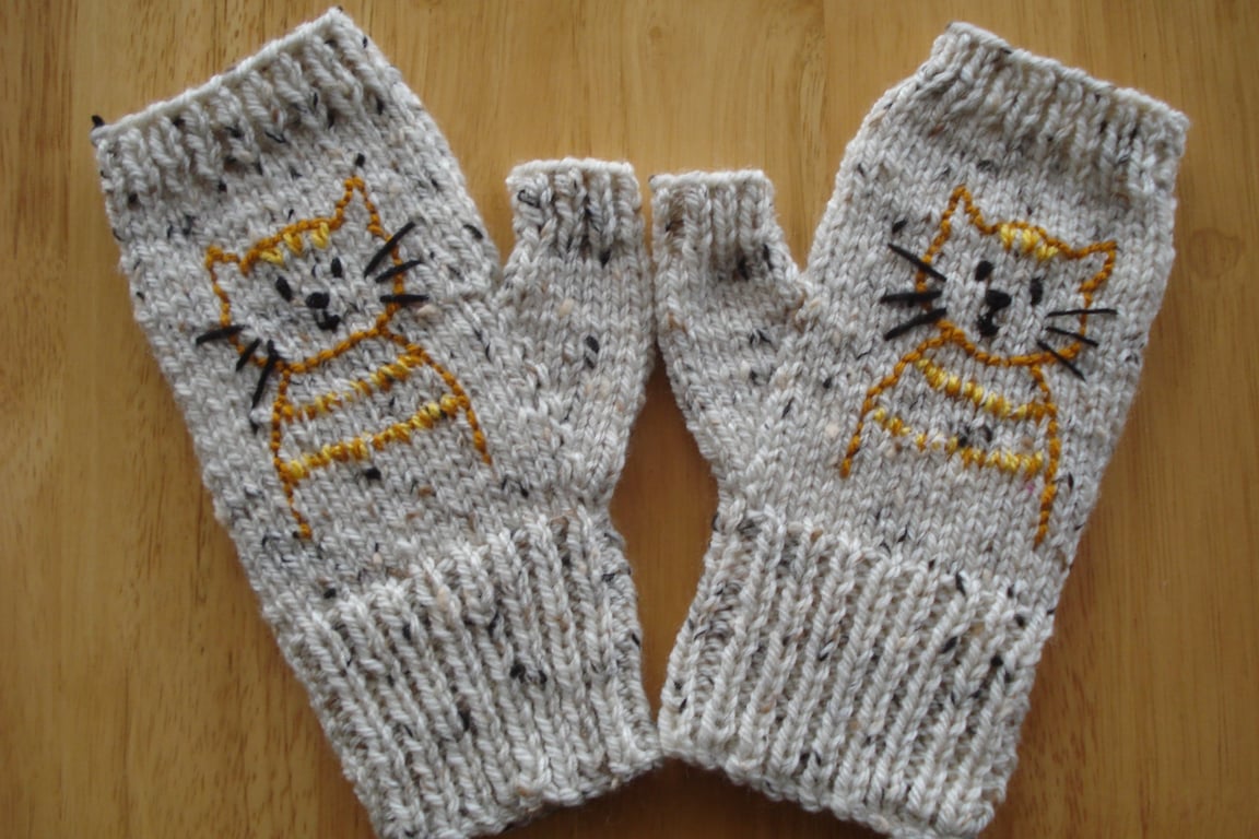 Hand Knitted and Embroidered With A Cat Fingerless Gloves (J176)