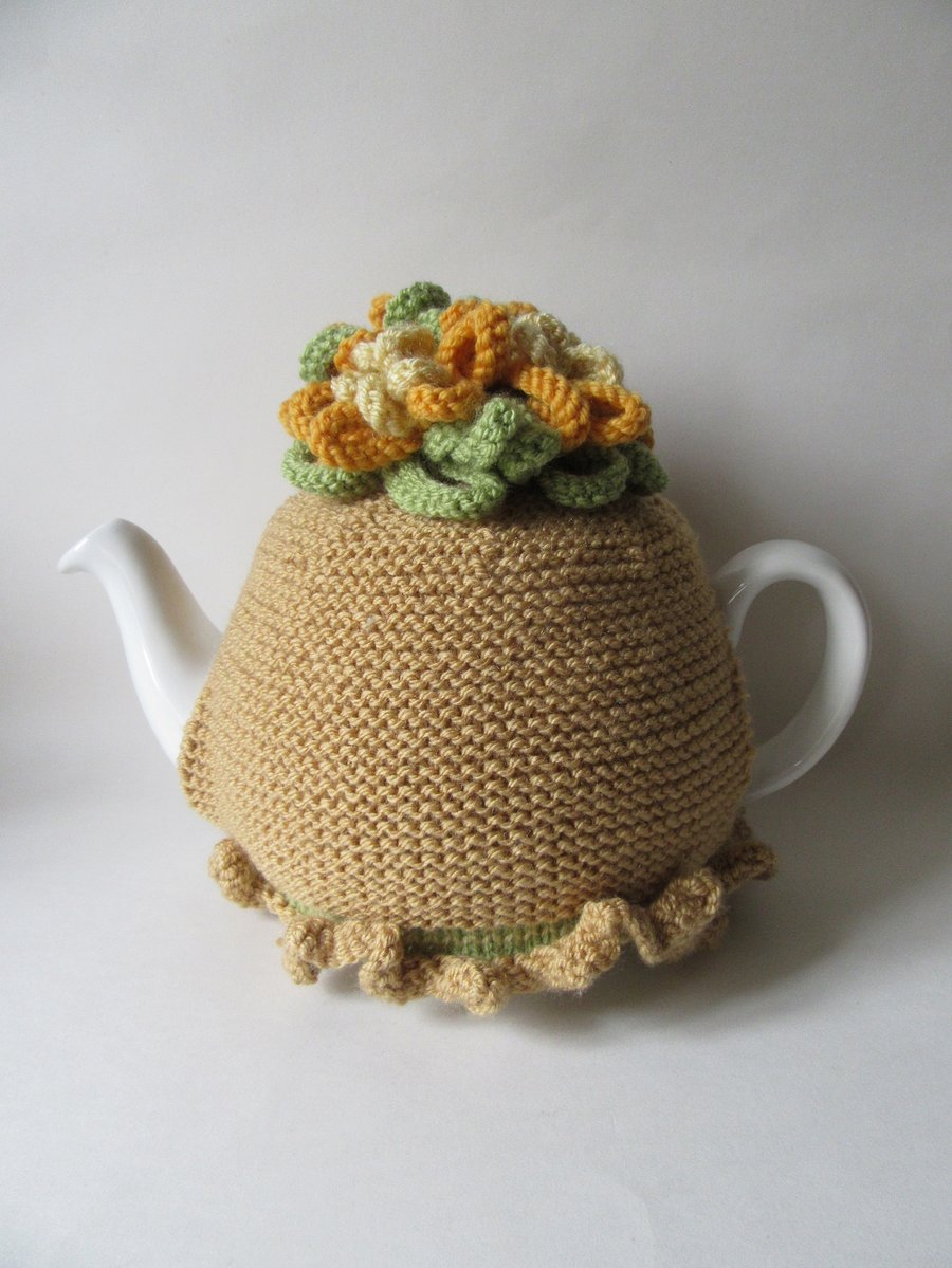 Tea cosy Tea cosie - caramel with whirly - twirly flowers