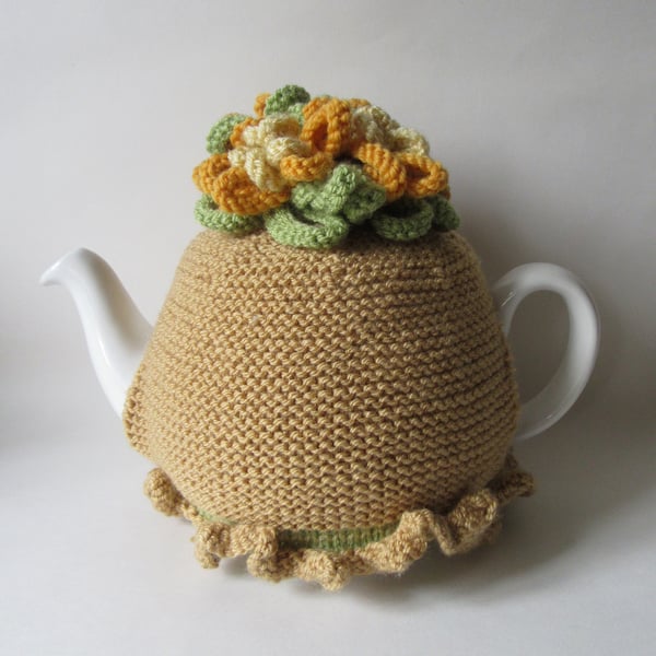 Tea cosy Tea cosie - caramel with whirly - twirly flowers