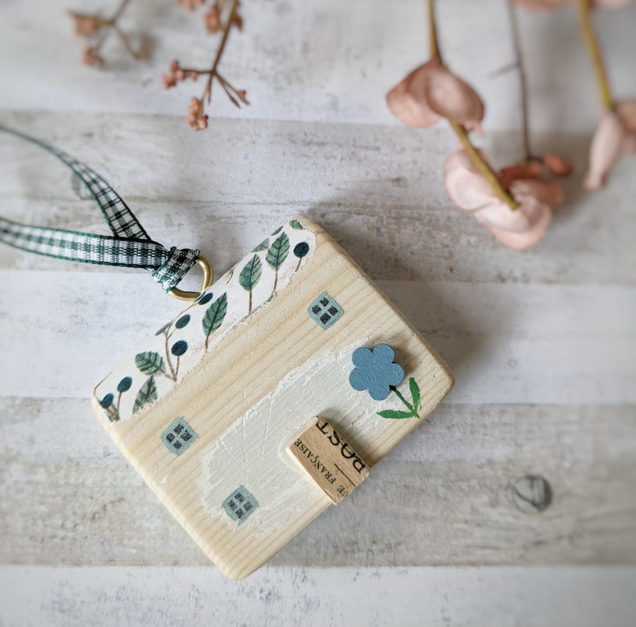 Little Spring House Hanging Decoration