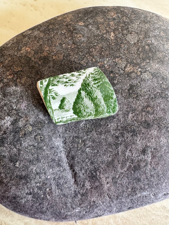 Vintage green trees ceramic brooch pin.