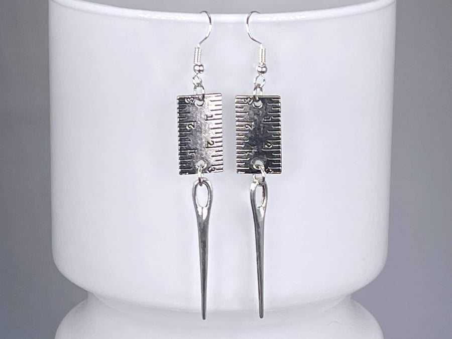 CRAFTERS EARRINGS SILVER needle tape cute sewer hobbiest