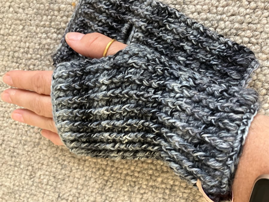 Outdoor Mitts