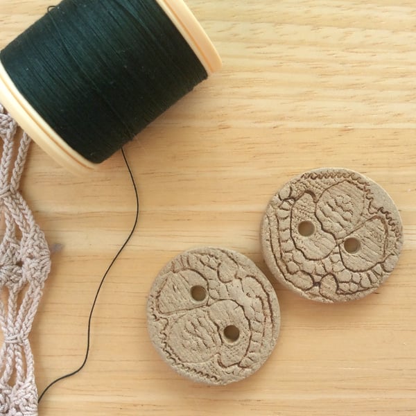 Brown round buttons - set of 2 ceramic buttons with lace pattern - 1LL
