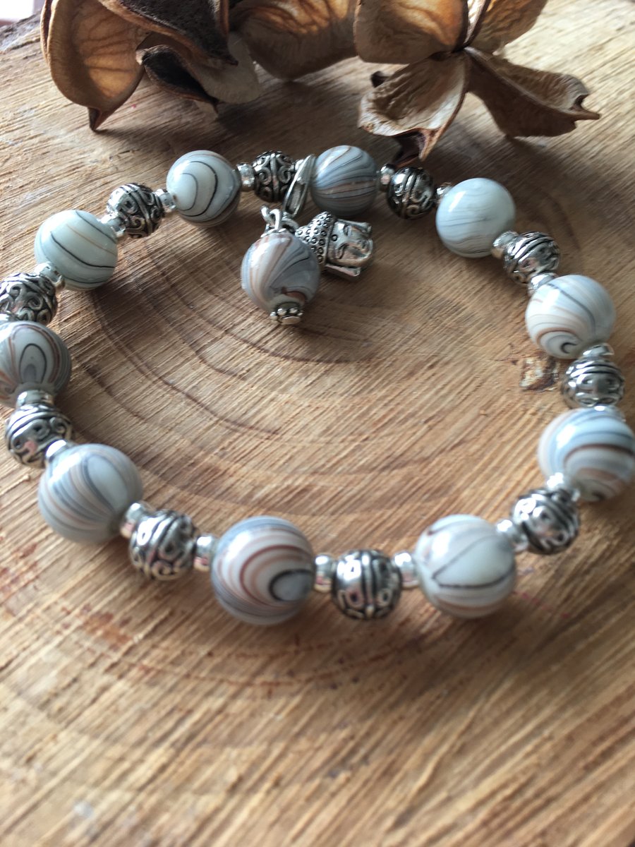 Grey bead stretch bracelet 