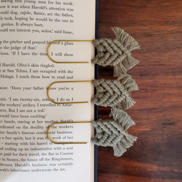 Bookmarks - macrame jumbo paperclip,set of 3 journal tags, moss arrow