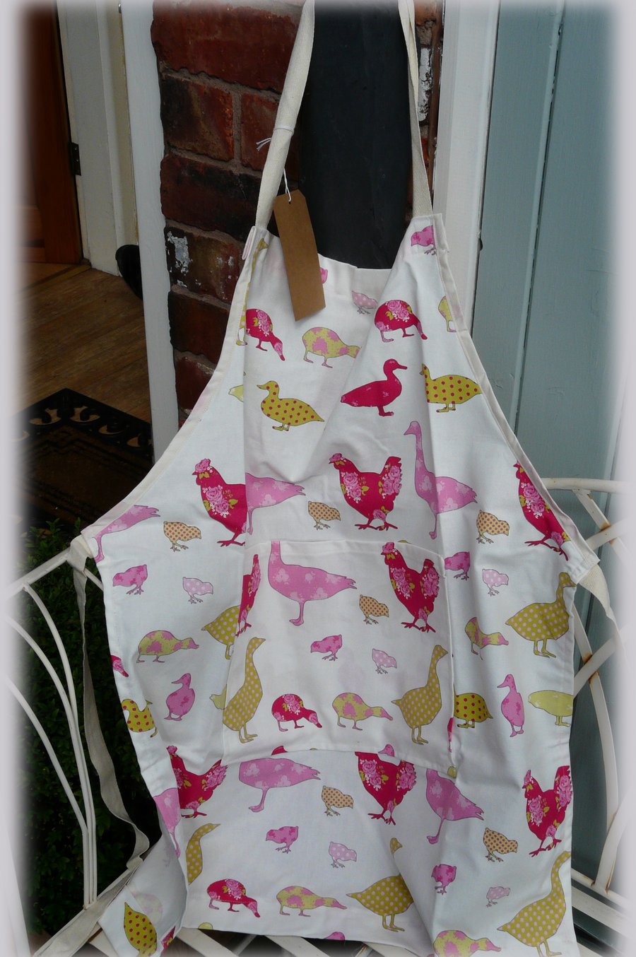 Apron for the fuller busted lady!Chickens and Ducks.Shorter Length