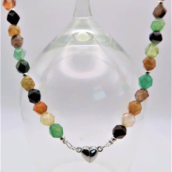 Front Fastening Facetted Agate Necklace.
