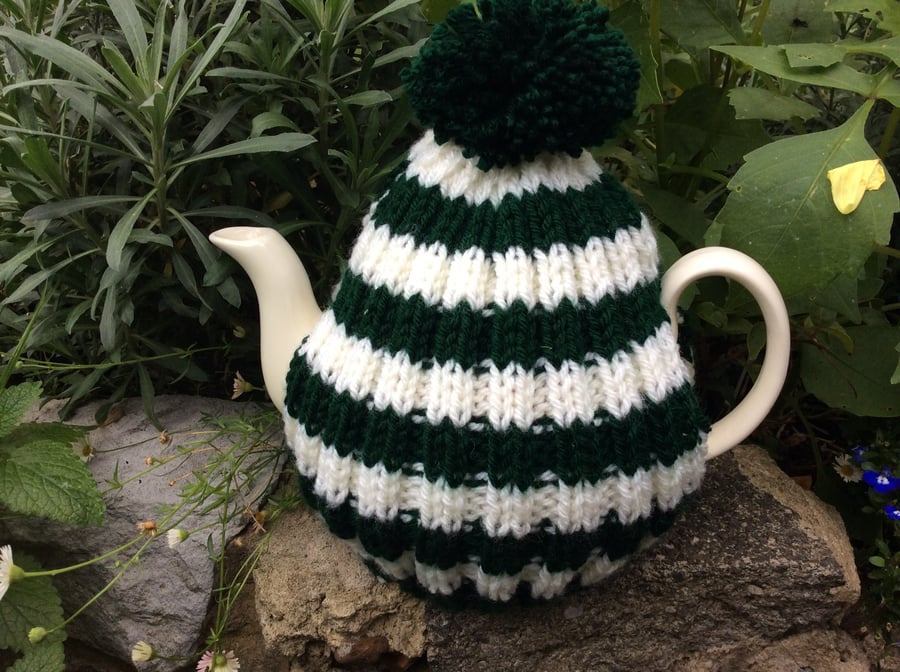 Green and Cream Tea Cosy fits 4-6 cup pot