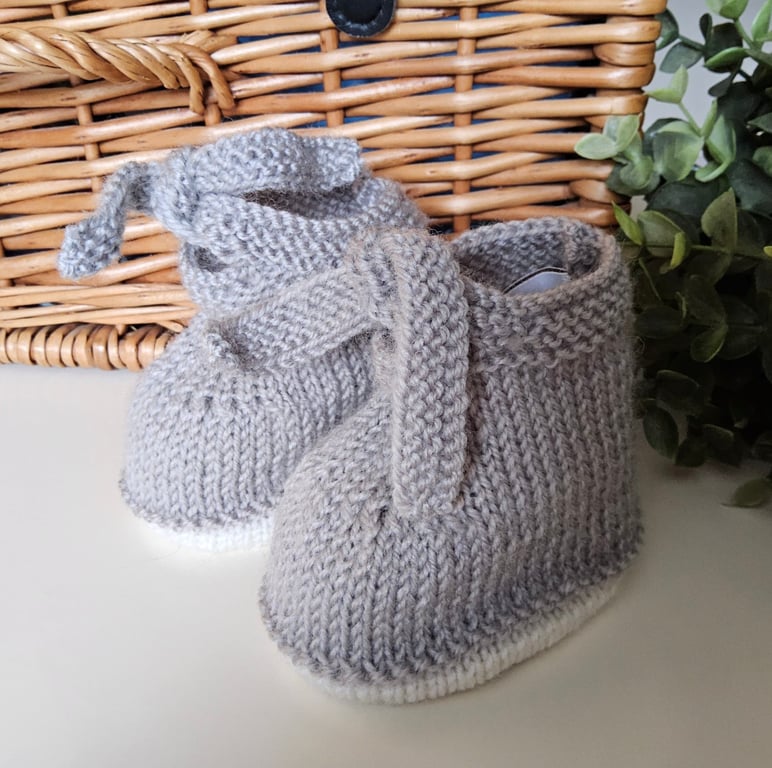 Baby Boy's Tie 95% Merino Wool Booties 0-3 months size 