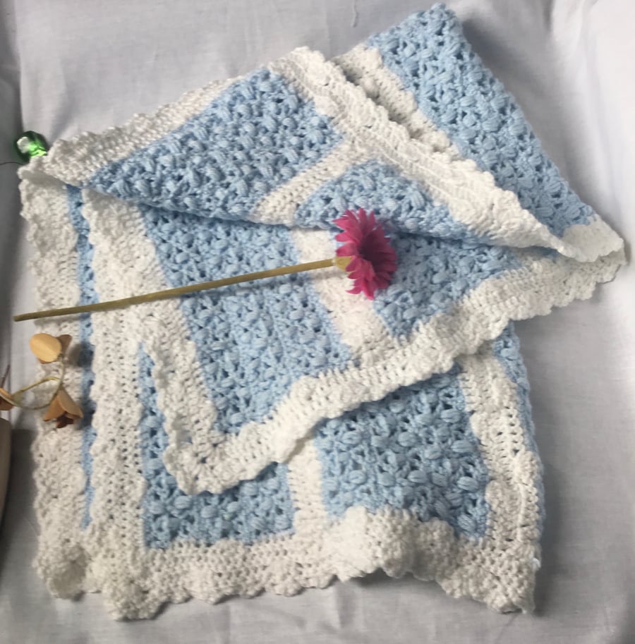 Blue and white baby blanket 