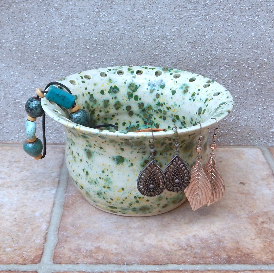 Jewellery earring bowl for organising and displaying your jewelry handmade 