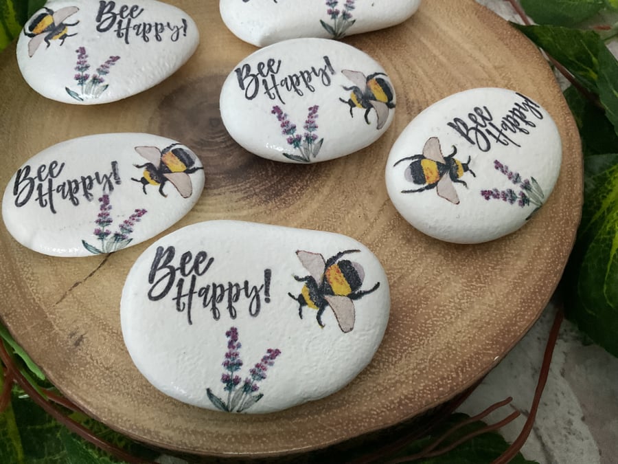 Pebble garden ornament. Paperweight. Bee