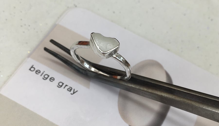 Welsh Handmade Beige Grey Heart Sea Glass & Hammered Silver Ring Size P