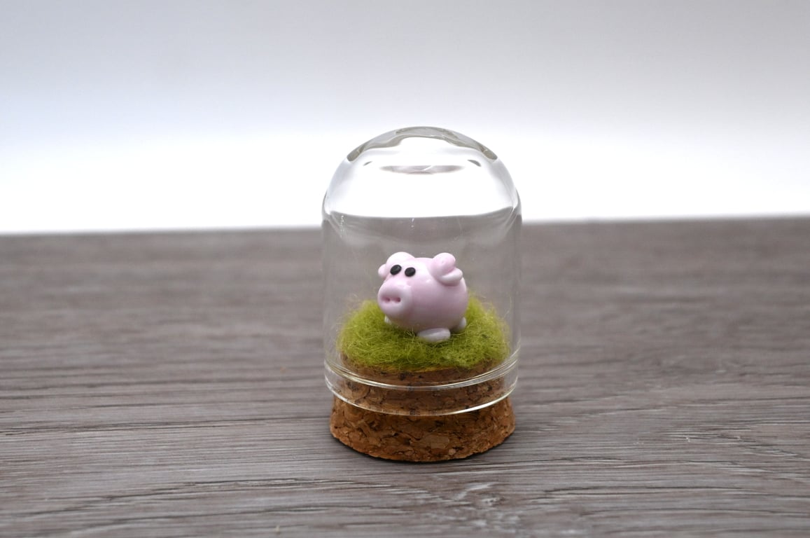 small glass pig keepsake figure