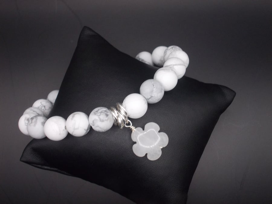 SALE - Howlite bracelet