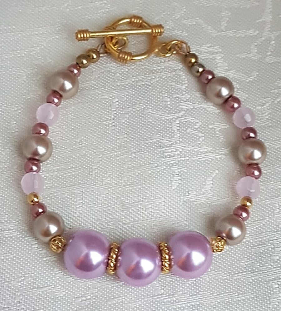 Elegant Pink and gold tones Bracelet with Rose Quartz beads.