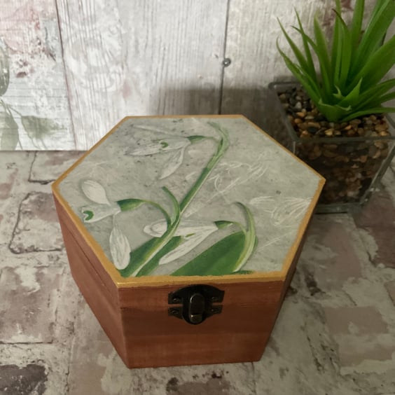 Decorative storage Box. Snowdrops.