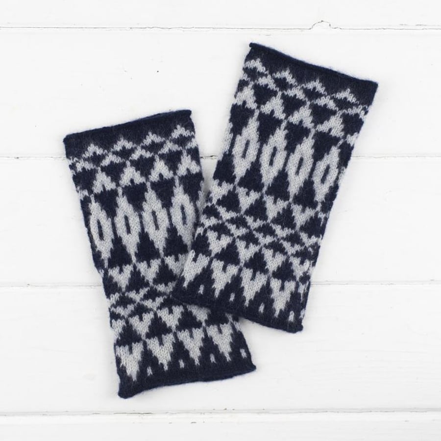 Mirror knitted wristwarmers - navy and grey