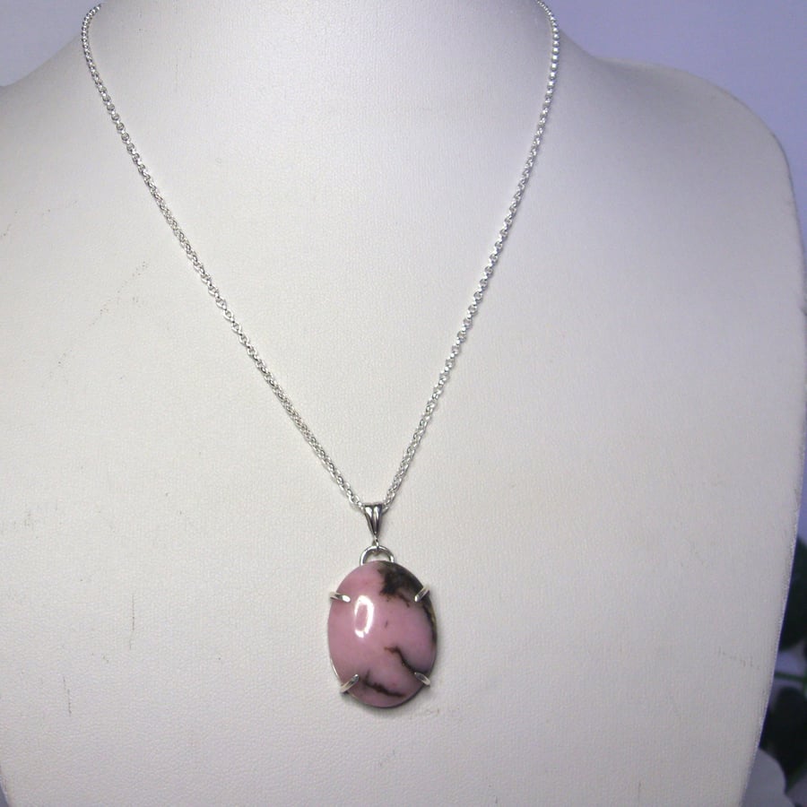 CLAW SET RHODIUM PLATED BOW NECKLACE