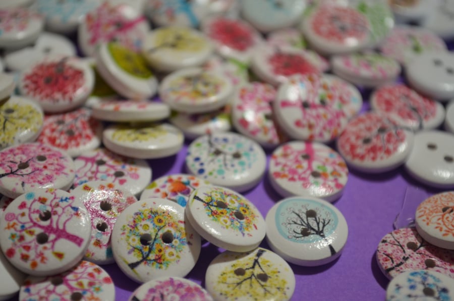 15mm Wooden Tree Buttons Random Mix Leaves Woodland (ST21)