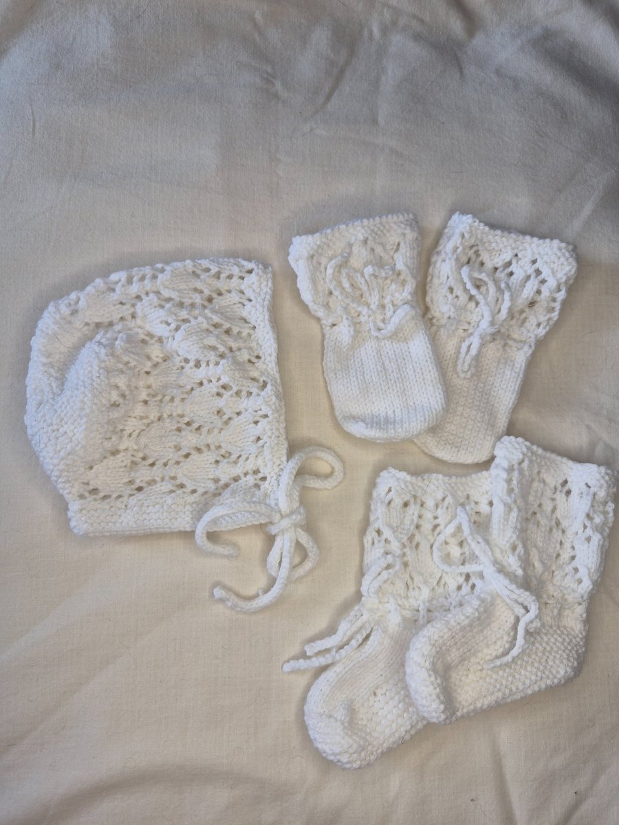 Handknitted traditional bonnet, booties and mitts