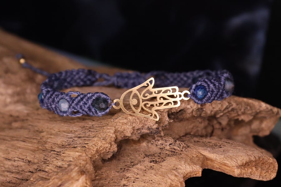 Bracelet with Kyanite in blue hamsa hand charm