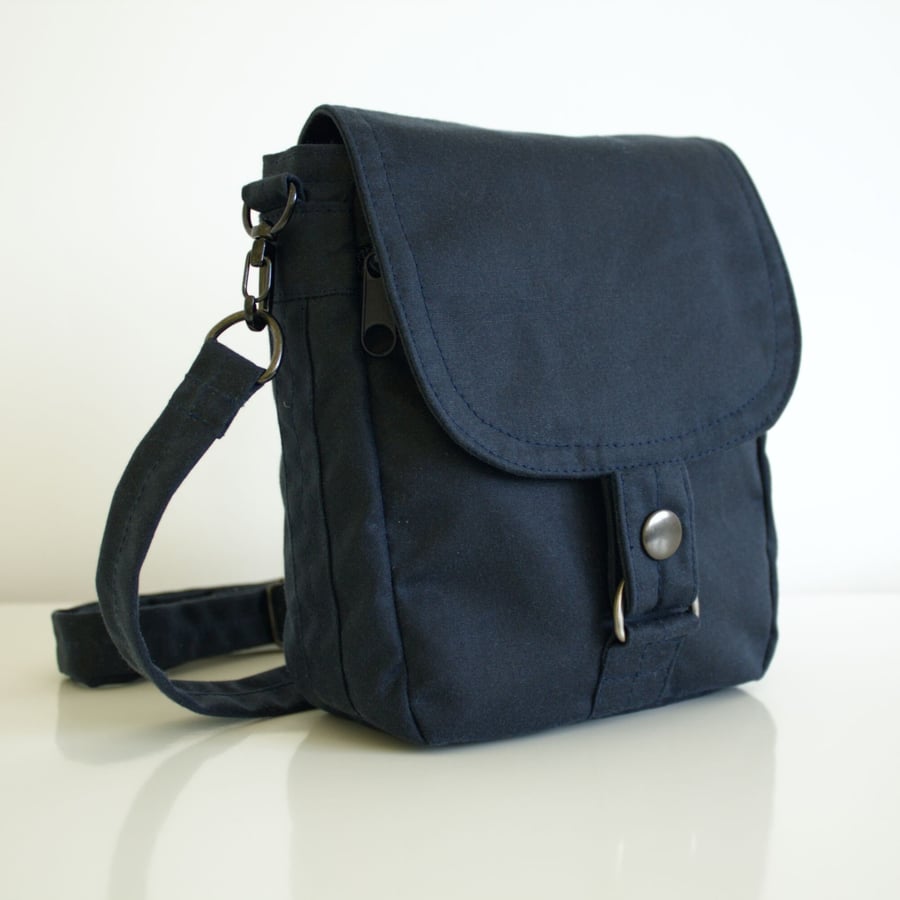 Convertible belt bag hipster plus in navy by Minus