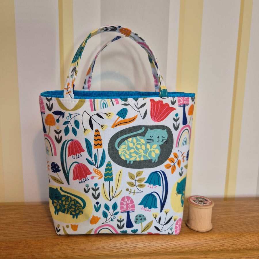 Fabric gift bag: sleeping cat